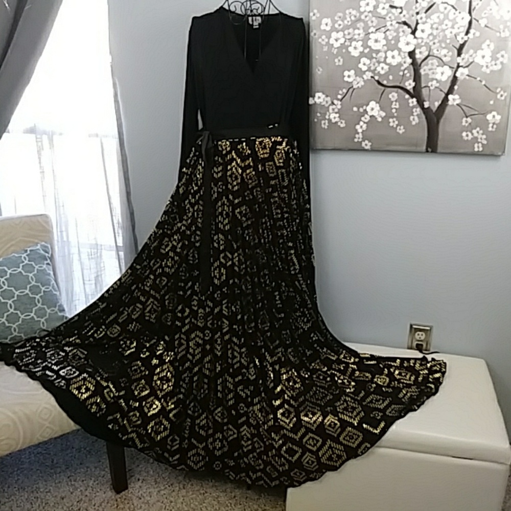 LuLaRoe Elegant Deanne Black & Gold Foil Dress